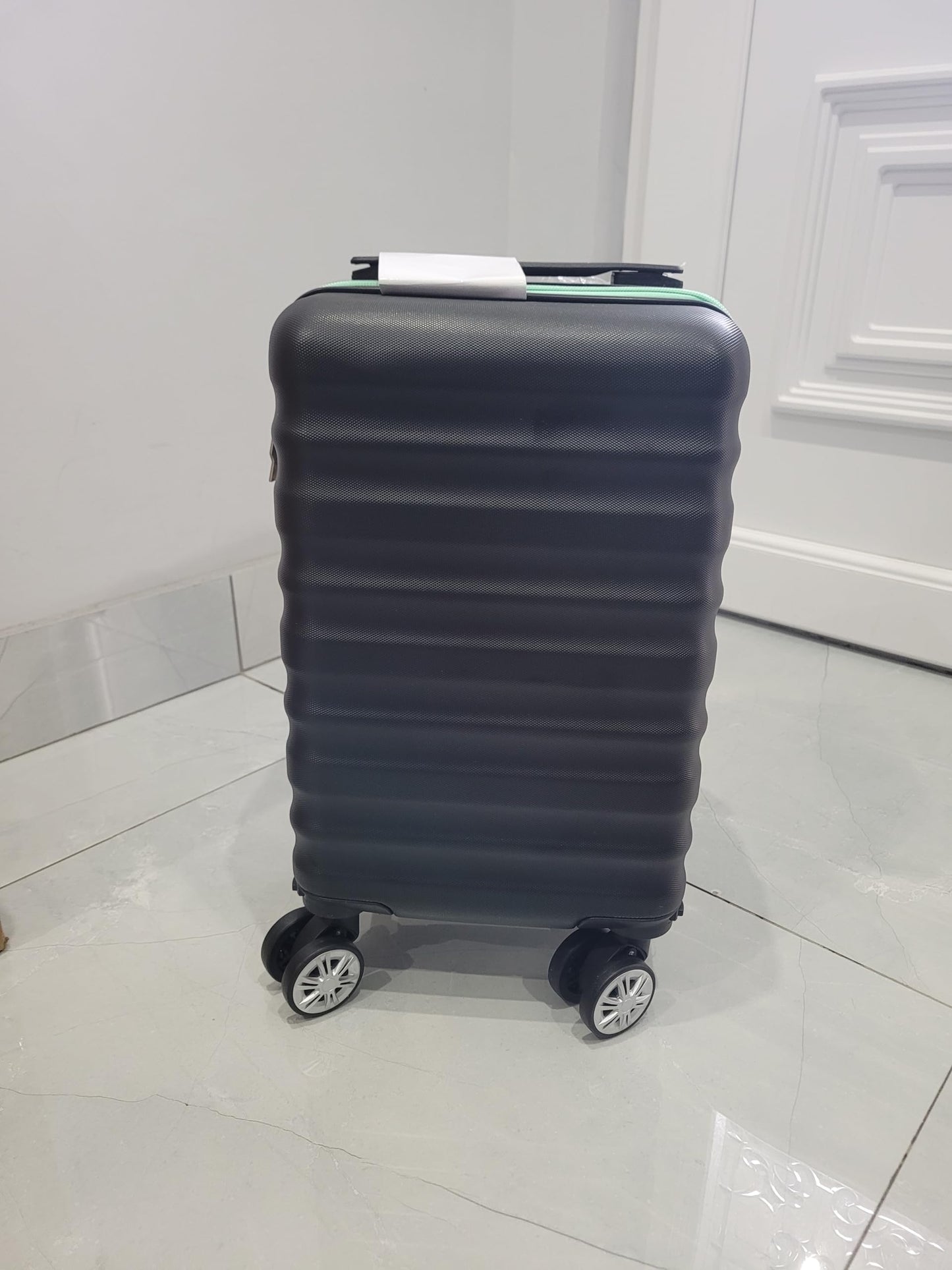 Ryanair Wizzair Lightweight Underseat Carry-On Luggage, 40x25x20 cm, Black, 8-Wheel Spinner Suitcase